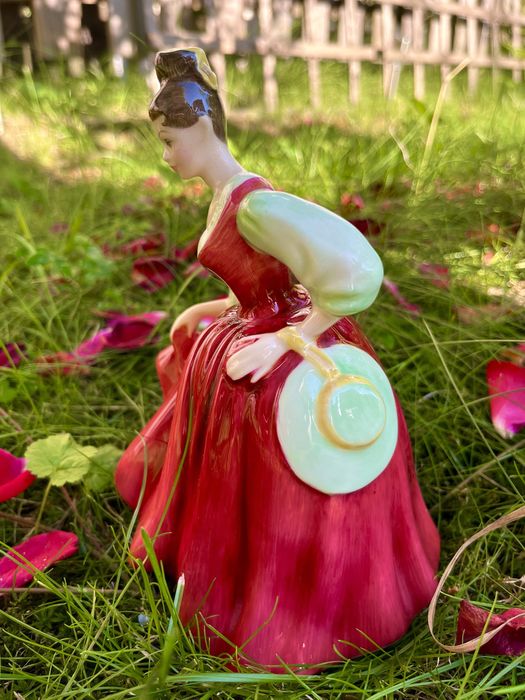 **DAMA ROYAL DOULTON Figurka Lalka Kolekcjonerska Anglia Porcelana