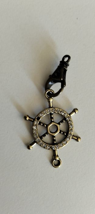 Roda de leme muito antiga  em bronze com pedrasbrilhantes para porta chaves etc etc