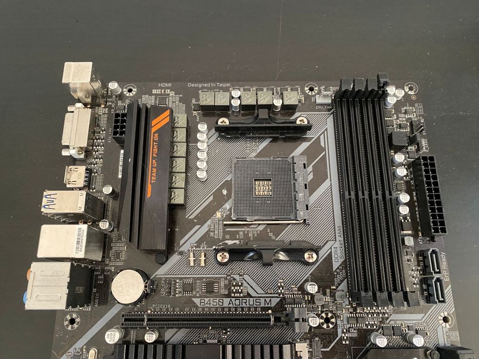 GIGABYTE B450 AORUS M (Peças/Reparação)