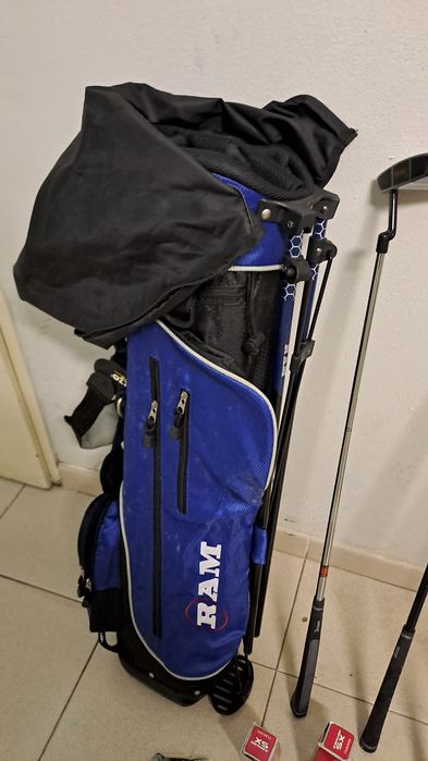 Saco golfe RAM com 4 tacos e 1 madeira e 6 bolas