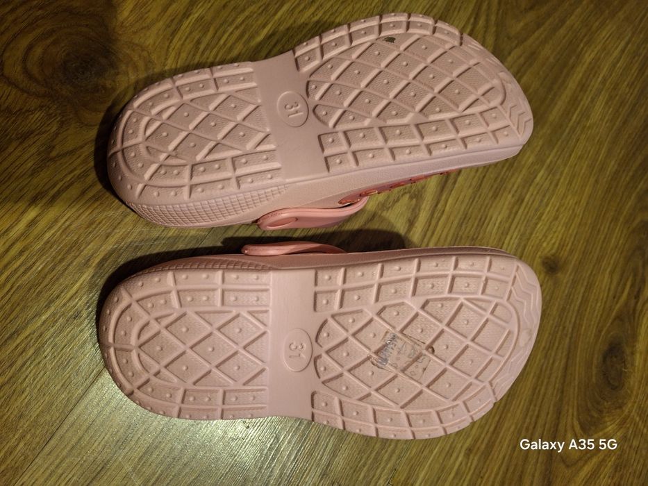 Sprzedam klapki, kapcie Myszka Minnie