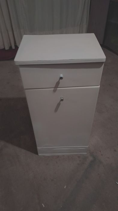 Movel de casa de banho lacado/ tulha