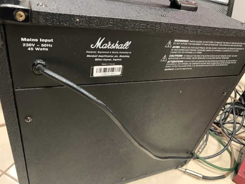 Продам комбик Marshall MG15 CDR. В хорошому стані.