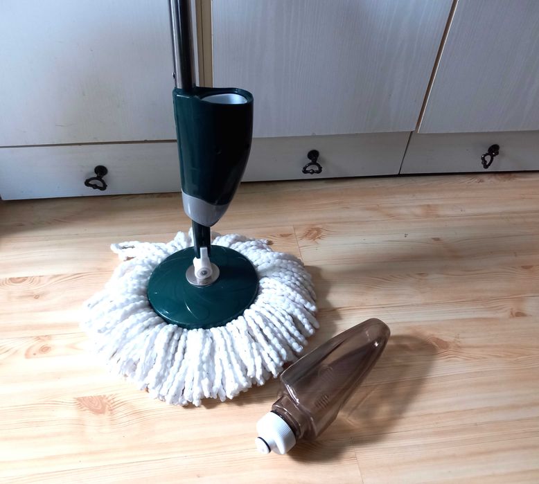 Mop obrotowy ze spryskiwaczem