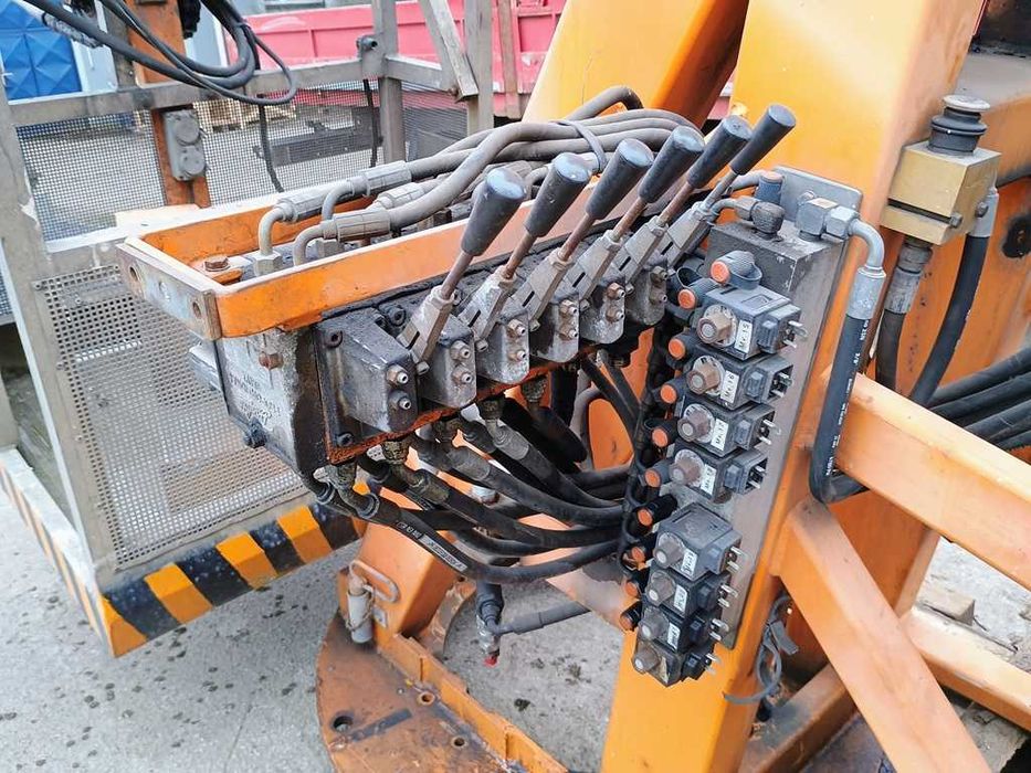 Ramie, podnośnik hydrauliczny z koszem SVABO-LIFT 11DF-72