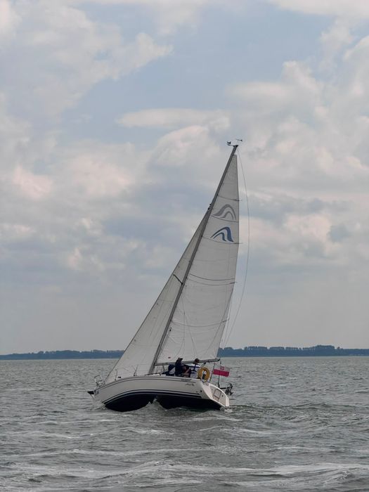 Jacht żaglowy morski Hanse 300 rok produkcji 2003 + przyczepa