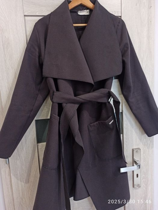 Śliczny,śliwkowy płaszczyk idealny na wiosnę, rozmiar 38