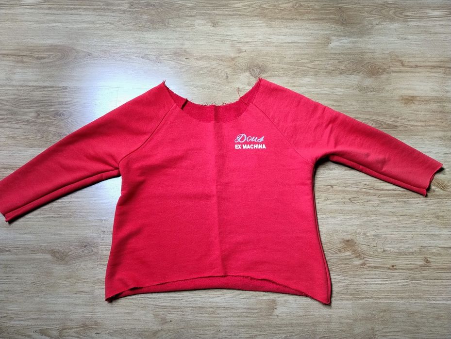 Świetna czerwona bluza