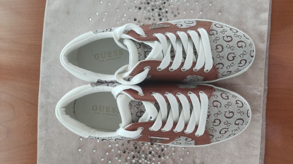 Trampki damskie, buty Guess 38