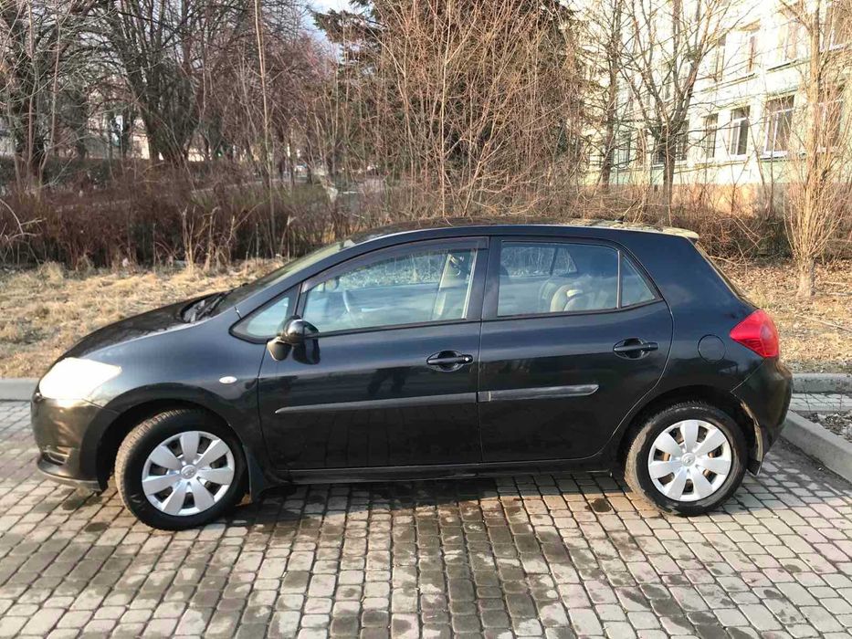 Продається автомобіль Тойота Ауріс