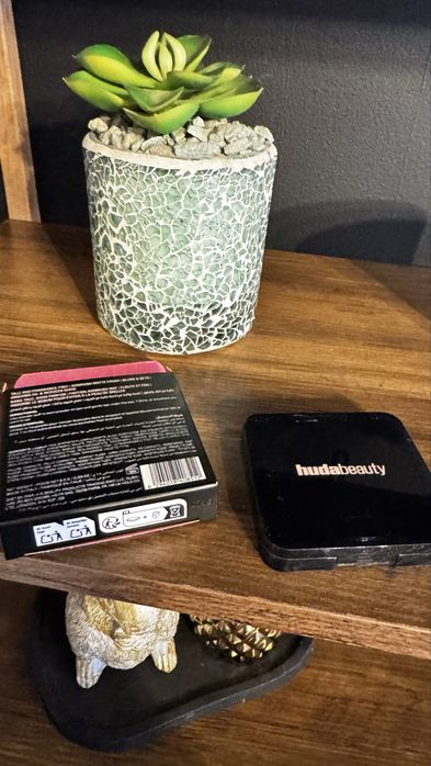 Puder Huda Beauty
