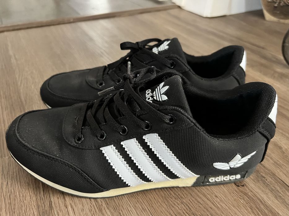 Ténis Adidas Unisex.