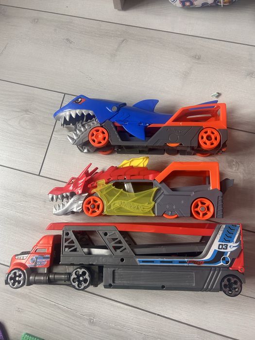 Автовоз Hot Wheels акула , дракон