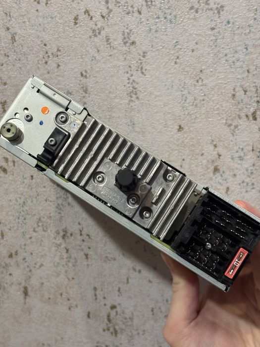 Продам автомагнитолу Renault оригинал.