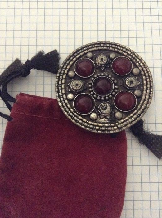 Винтажное интересное зеркальце.