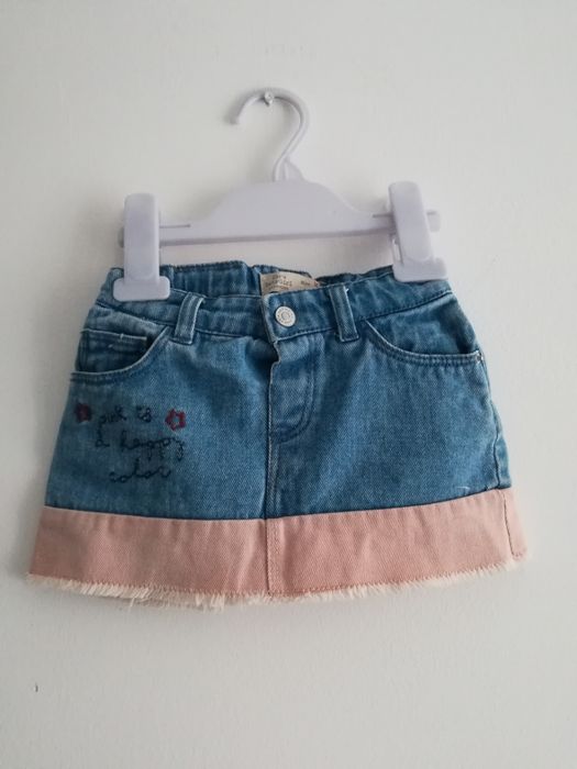 ZARA r.86 jeansowa spódniczka z ozdobnymi majteczkami.