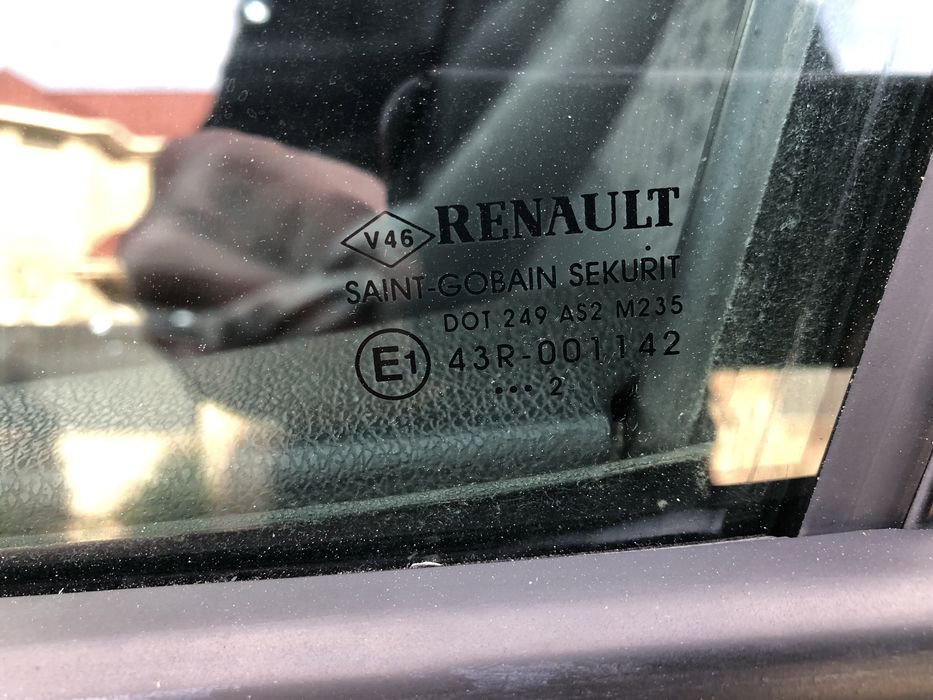 Подам рено меган 2012 рік