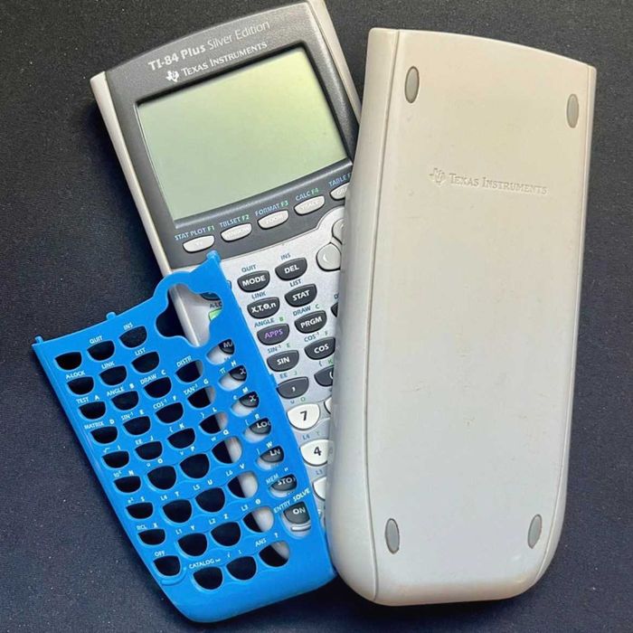 Calculadora Gráfica Texas Instruments TI-84 Plus Silver Edition + Acessórios