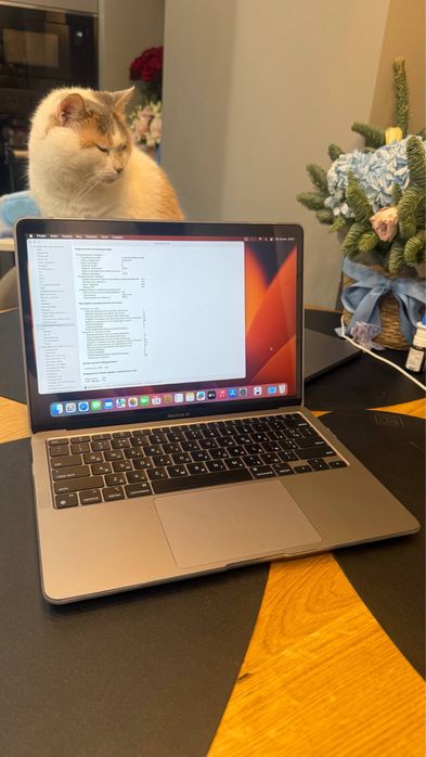 MacBook Air 13  8/256GB Майже новий! Тримає заряд до 15 годин.