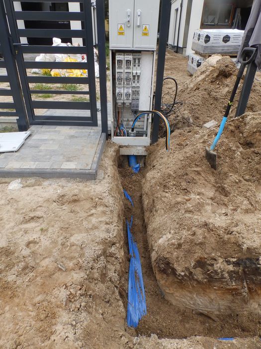 Elektryk , przyłącza , prowizorki budowlane , Usługi elektryczne