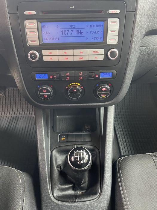 Volkswagen Golf . 1,4 mpi . 2003 рік. Червоний металік