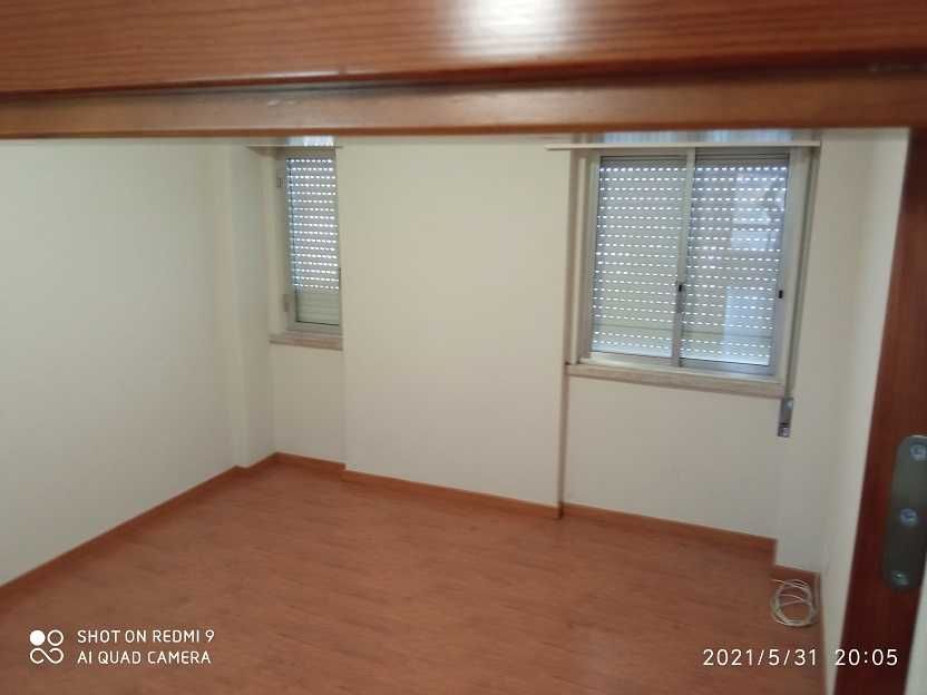 T2 Calçada dos Mestres 7, prédio com porteiro