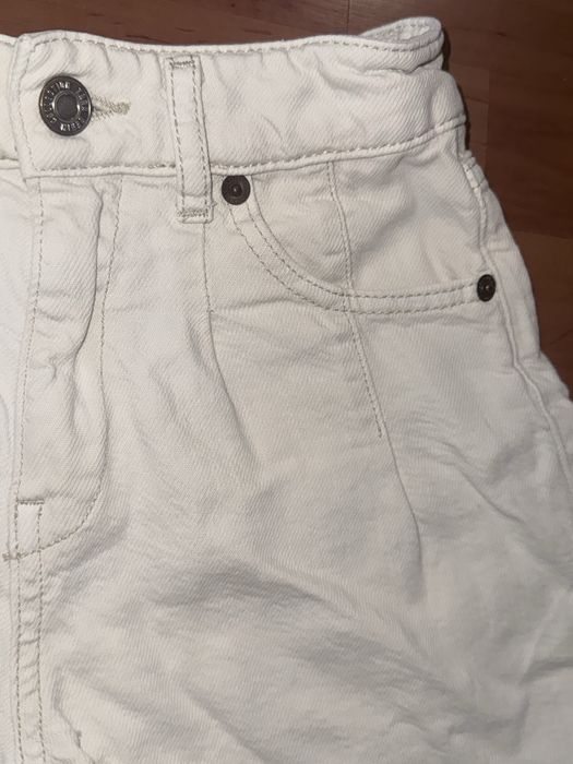 Шорти Zara дівчачі 134 см світло-бежеві, гарний стан