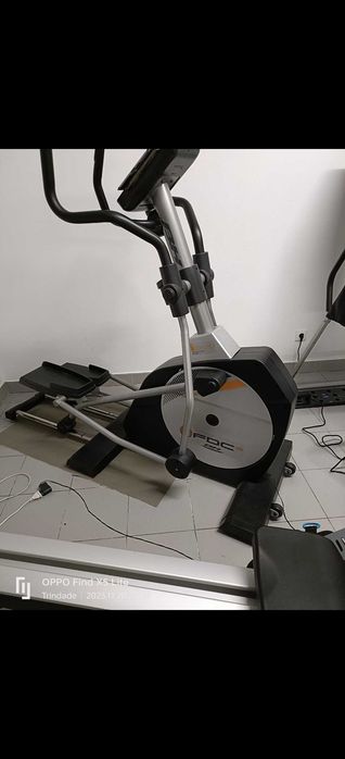 Máquina fitness elíptica
