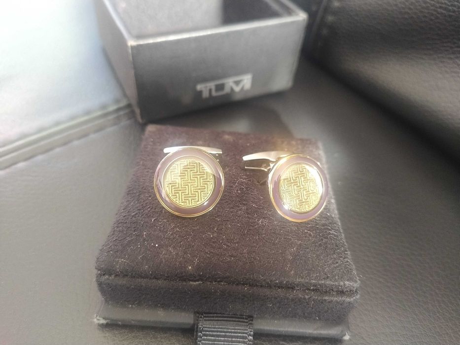 RESERVADO Botões de punho "olho de tigre". Com caixa.