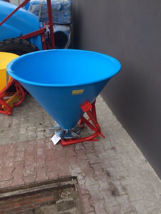 Разбрасыватели минеральных удобрений, розкидач, лійка