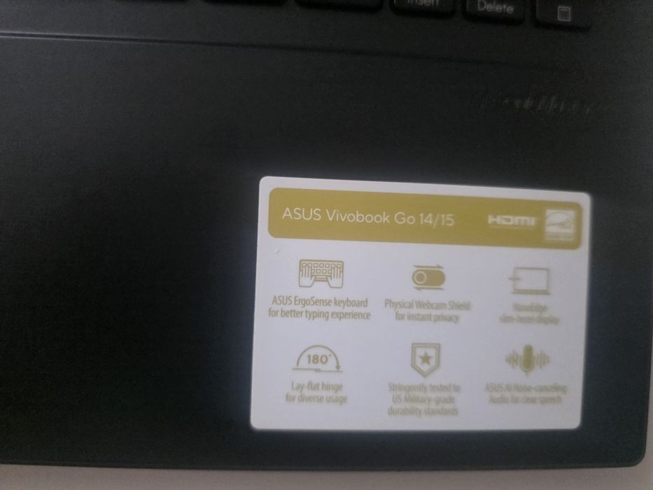 Portátil ASUS Vivobook Go 14 E1404F (14'' - AMD Ryzen 5 7520U - RAM: 8 GB - 512 GB SSD - AMD Radeon Graphics)