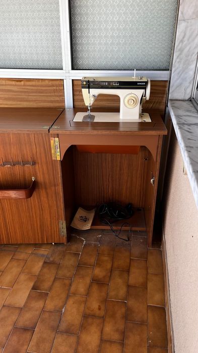 Máquina de costura Singer.