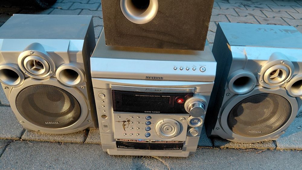 Sprzedam magnetofon marki Samsung w bardzo dobrym stanie.