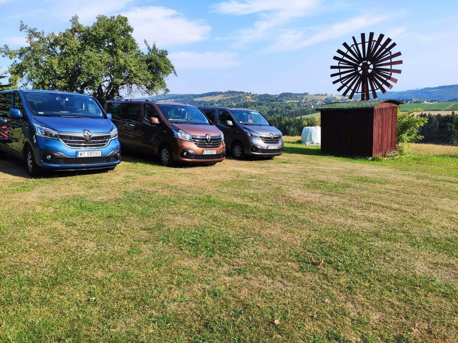 Wynajem krótko i długoterminowy Busów 9 osobowych i osobówek