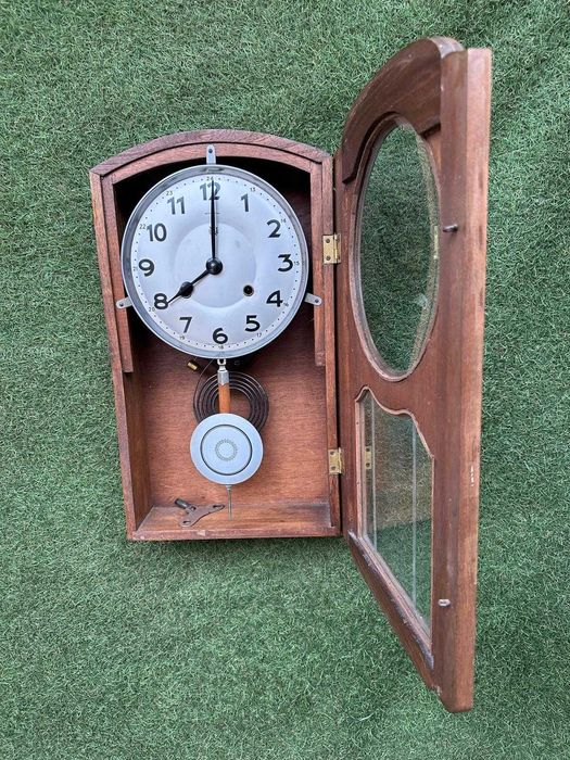 Relogio antigo a funcionar da Reguladora