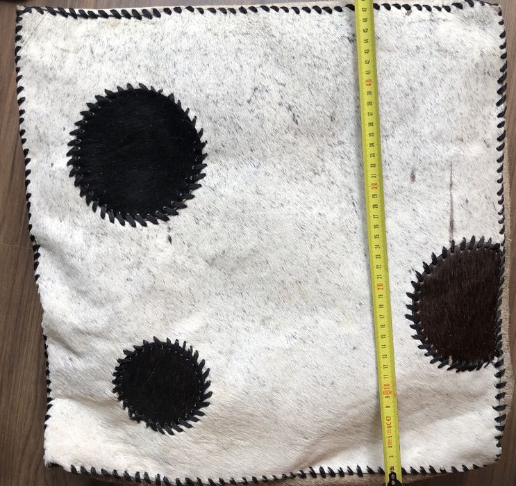 Poduchy z krowiej skóry