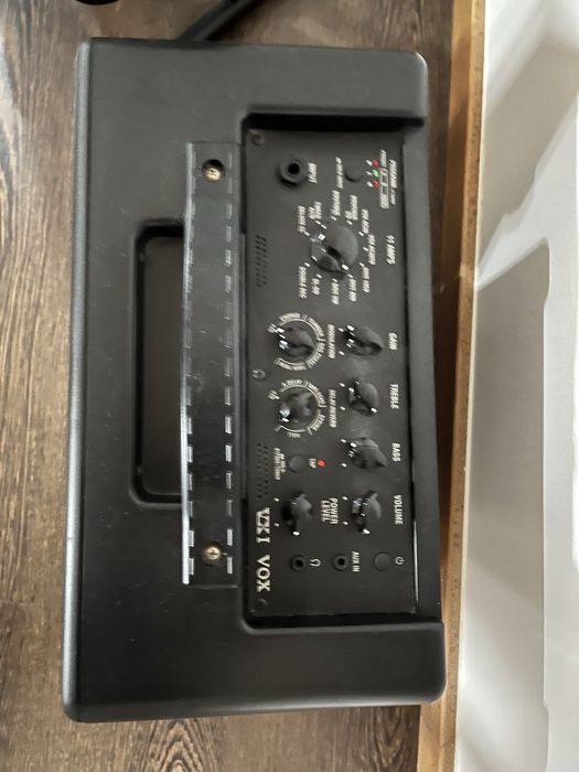 Guitarra elétrica vintage V100BLK