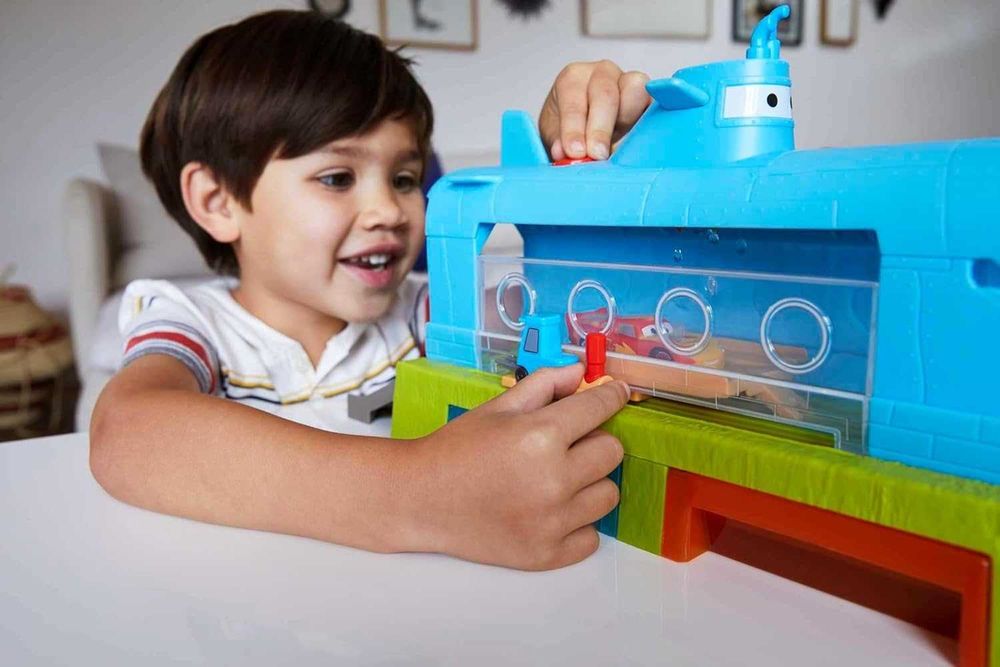 Ігровий набір Mattel Субмарина з Маквіном Тачки на дорозі (HGV70)