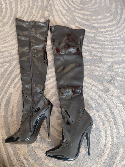 Kizaki lakierowane na szpilce Devious  Domina