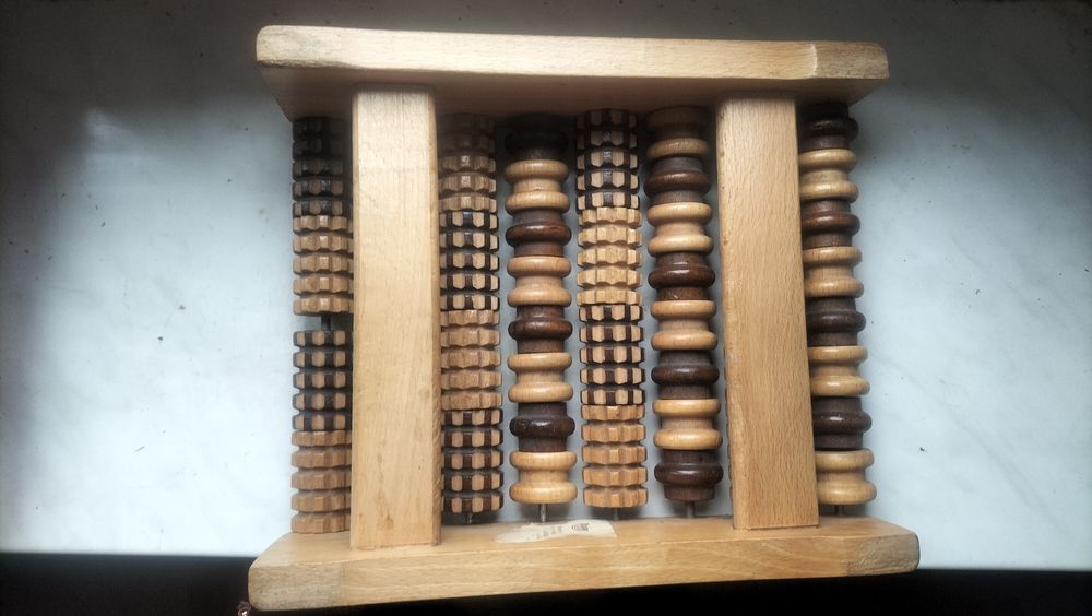 Masażer do stóp drewniany