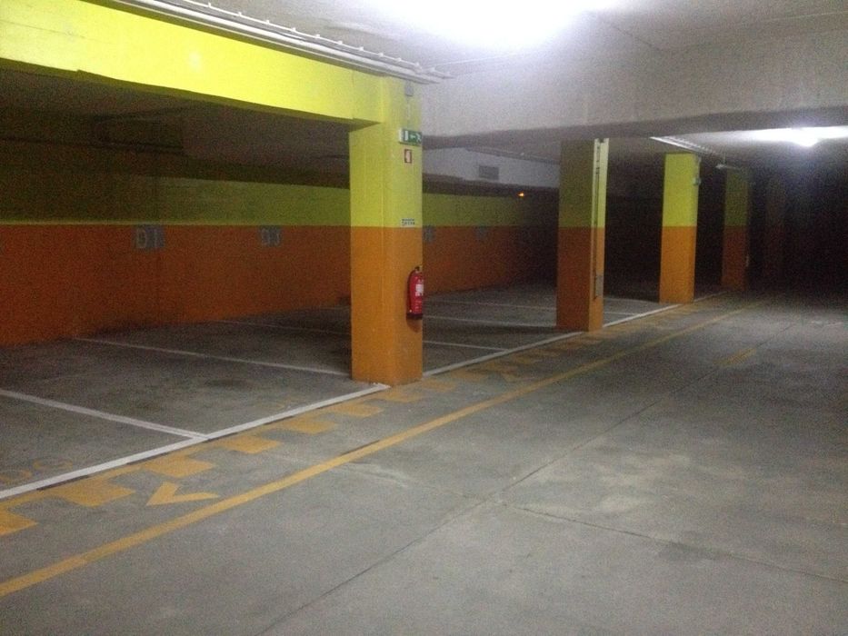 Arrendam-se lugares de garagem - junto à C. M. Gaia
