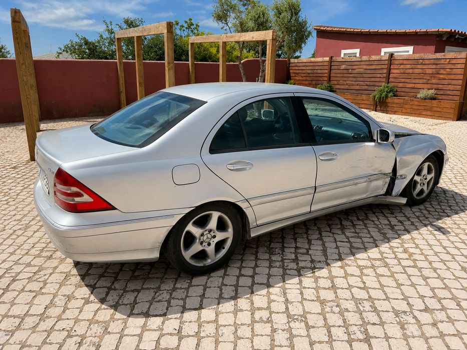 Mercedes C220 CDI Avantgarde (sinistrado)