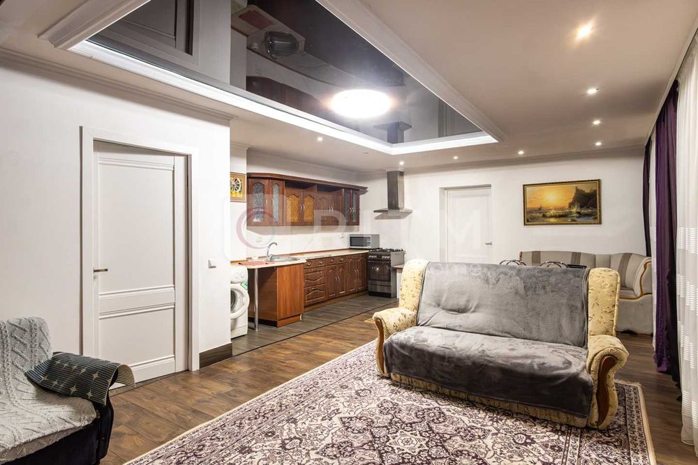 Оренда стильного напівособняка в самому центрі міста