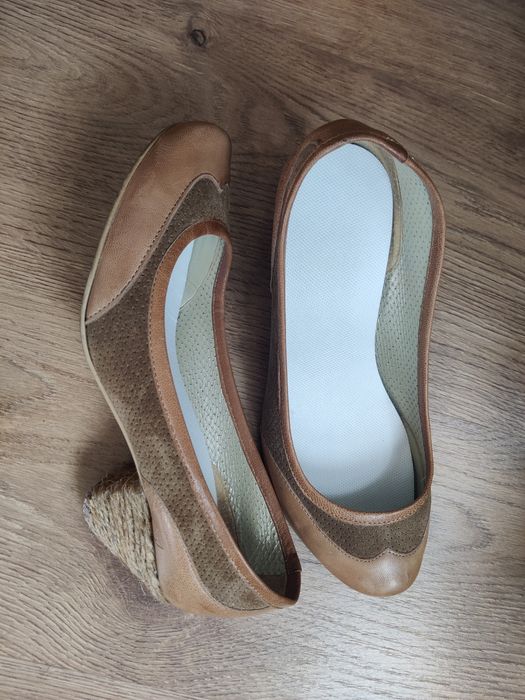 Sapatos em pele tamanho 38