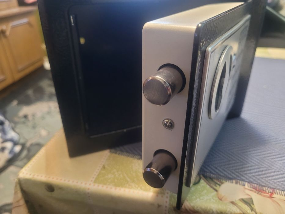 Sejf metalowy solidny