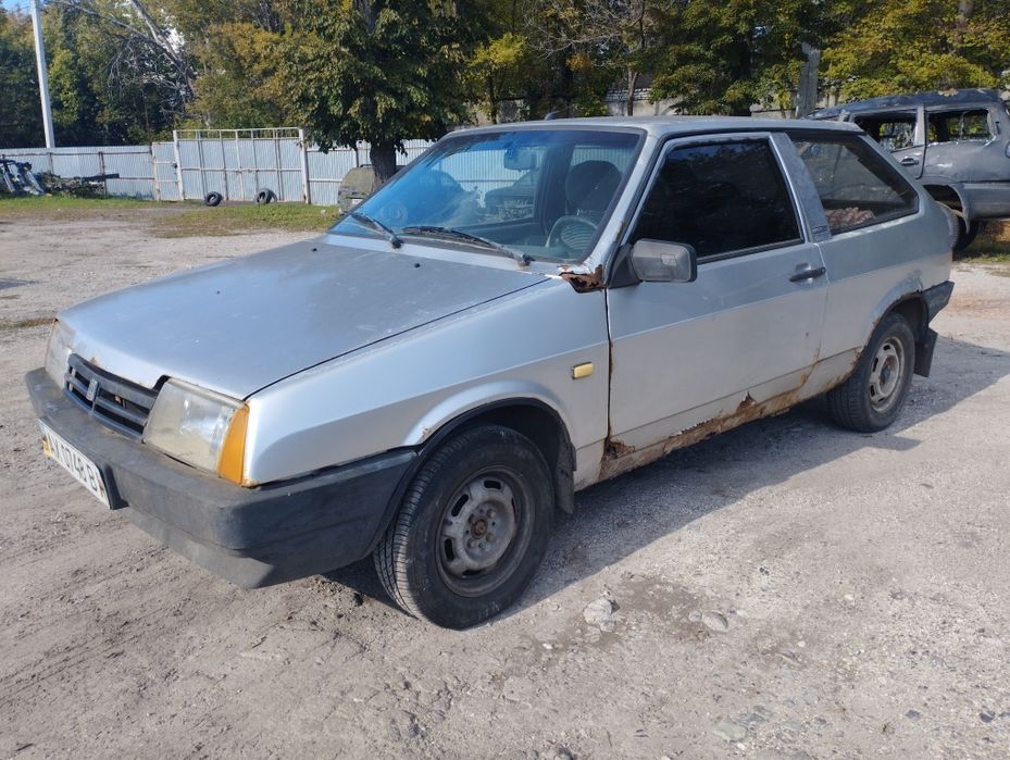 родам ВАЗ 2108 91 года выпуска двигатель 1500 в отличном состоянии КПП -5 ступка ходовая часть сделана новый аккумулятор требует сварочных работ