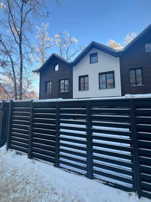 Ідеальна альтернатива квартирі:таунхаус з двором та мансардою в Ірпені