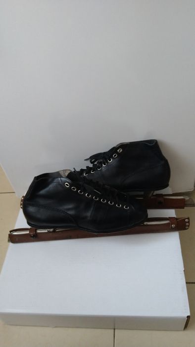 Конькобежные коньки.