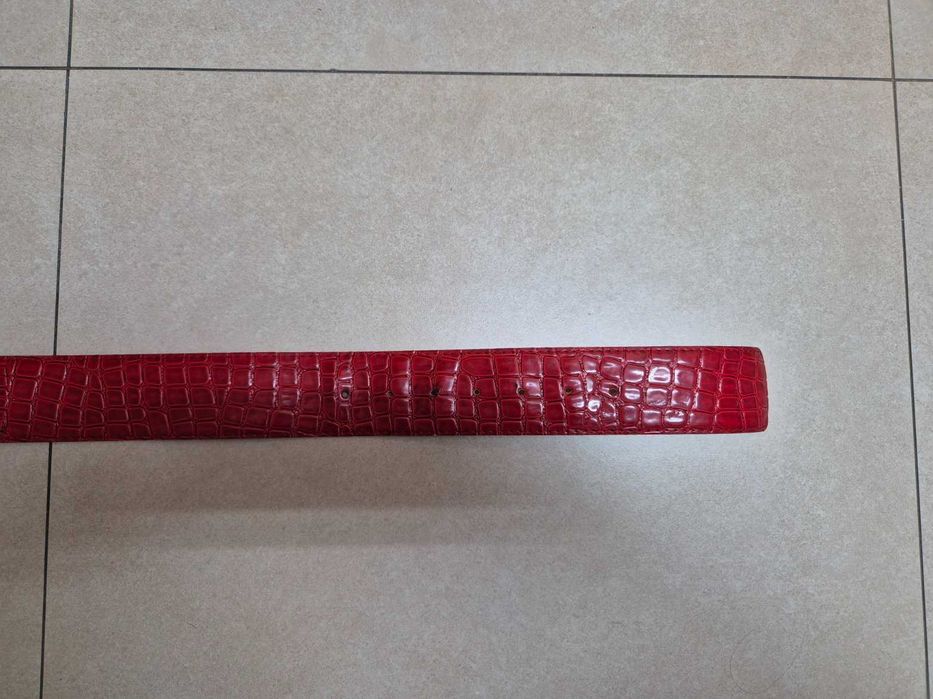 Cinto de senhora em PVC vermelho