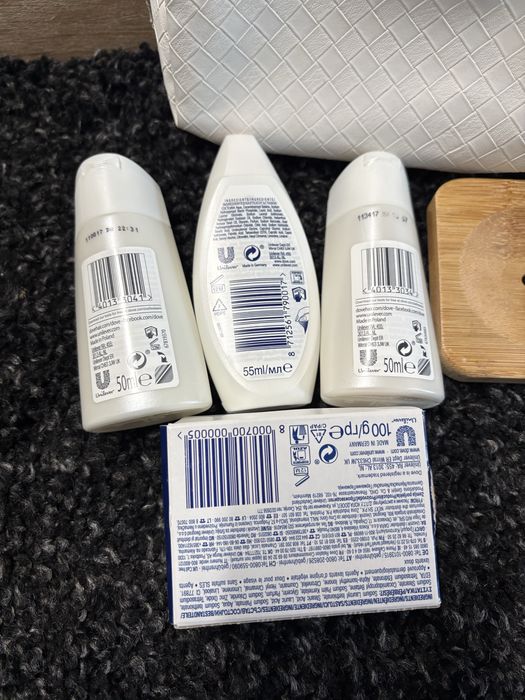 Mini zestaw Dove plus kosmetyczka